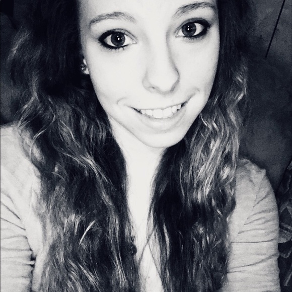 Meet your Posher, Ashley - Picture 1 of 1